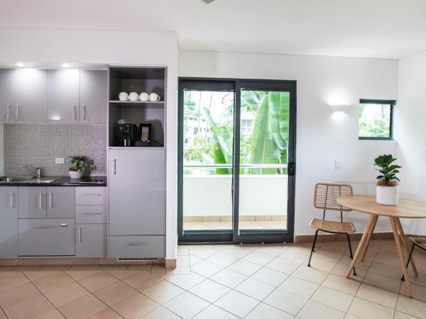 Port Douglas Peninsula Boutique Hotel - Adults Only Haven : photo 3 de la chambre pool view suite - free wifi & parking