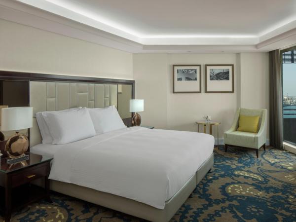 Radisson Blu Hotel, Dubai Deira Creek : photo 6 de la chambre suite junior avec accès au salon - comprend une navette gratuite pour kite beach, dubai mall / burj khalifa - vue sur crique