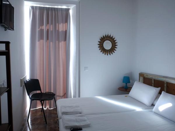 Pigal : photo 3 de la chambre chambre lits jumeaux avec salle de bains privative