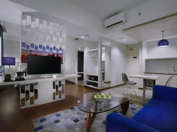 Hotel Neo+ Kebayoran Jakarta : photo 1 de la chambre suite junior