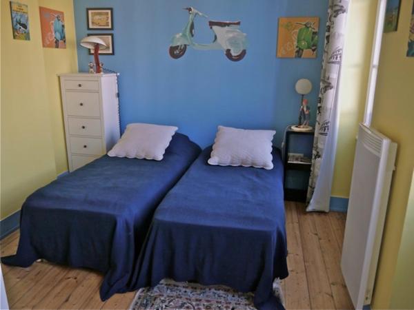 Chambre d'hôtes La Célestine : photo 6 de la chambre chambre familiale (2 adultes et 2 enfants)