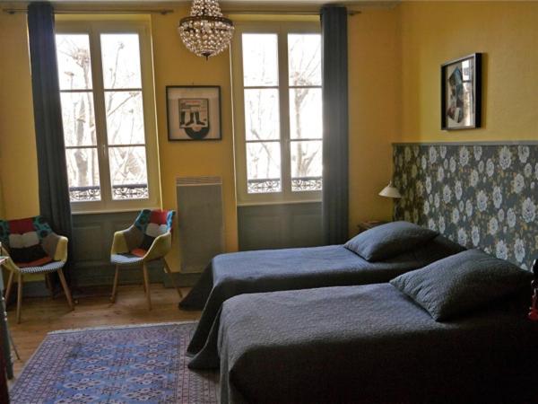 Chambre d'hôtes La Célestine : photo 4 de la chambre chambre familiale (2 adultes et 2 enfants)