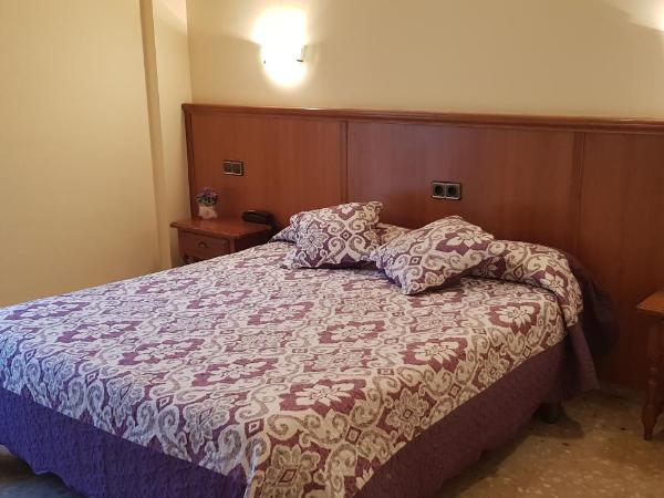 Hotel Reina Isabel : photo 5 de la chambre chambre double