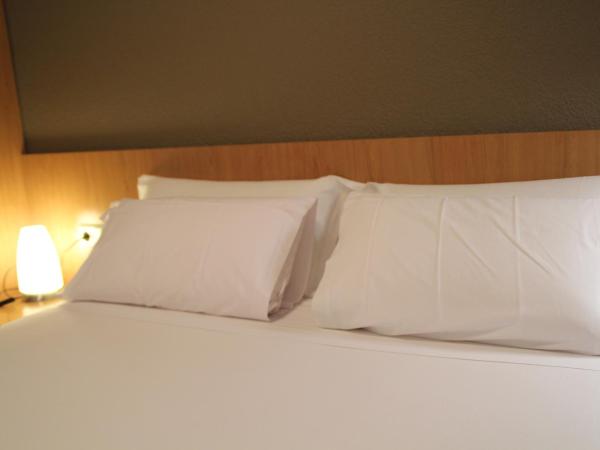 Hostal Abodi : photo 8 de la chambre chambre double ou lits jumeaux