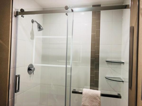 Wingate by Wyndham Kamloops : photo 2 de la chambre chambre deluxe avec 2 lits queen-size - non-fumeurs