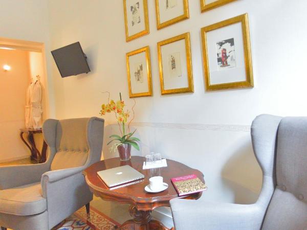 Mihlton Barcelona Boutique B&B : photo 4 de la chambre chambre triple supérieure avec balcon