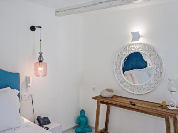 Thalassa Boutique Hotel : photo 2 de la chambre suite en duplex - vue sur piscine