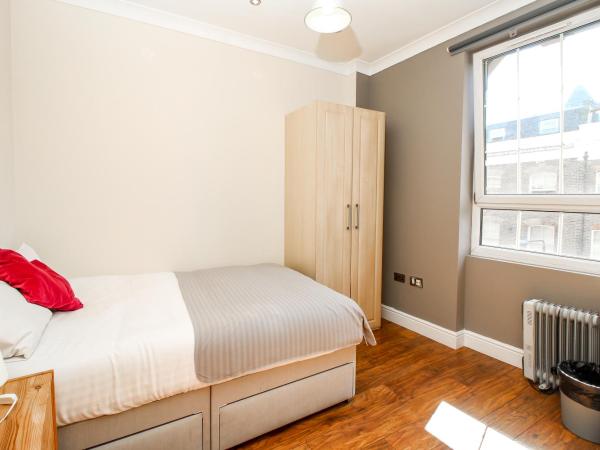 Private en-suite Room @ Liverpool street, Brick Ln : photo 8 de la chambre chambre double