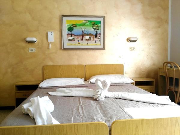 Hotel Marittimo : photo 2 de la chambre chambre double standard avec ventilateur