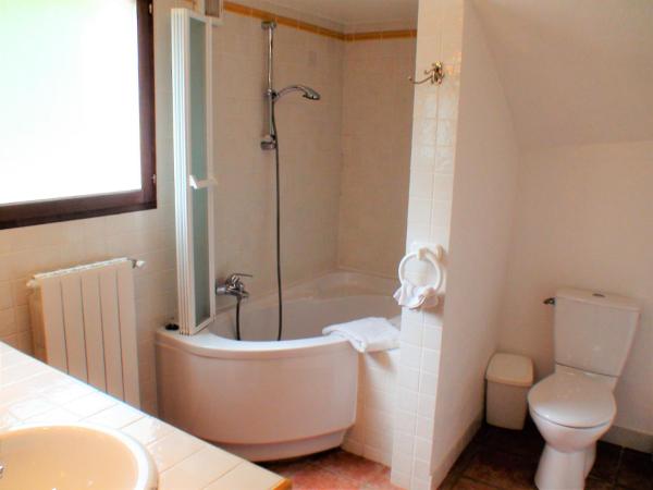 B&B with charm, quiet, kitchen, sw pool. : photo 9 de la chambre suite avec terrasse 