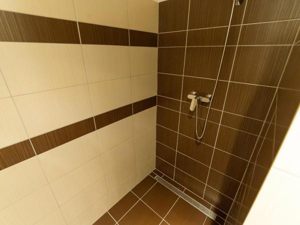 Penzion TOP : photo 10 de la chambre chambre quadruple avec salle de bains privative