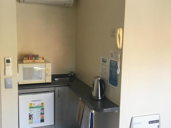 Fairway Motel & Apartments : photo 4 de la chambre chambre lit king-size deluxe