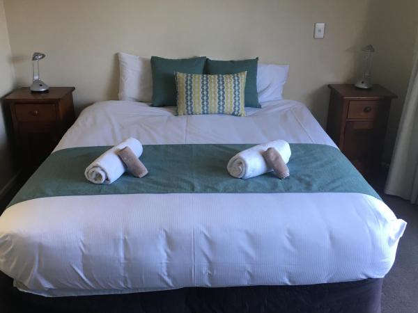 Fairway Motel & Apartments : photo 3 de la chambre chambre lit king-size deluxe