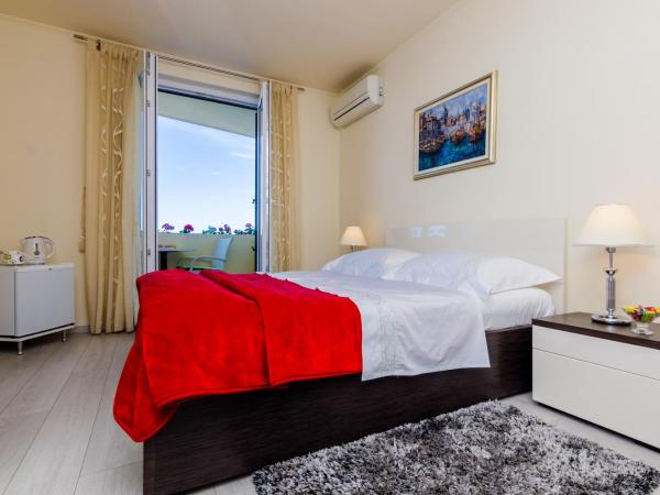 Deluxe Sunset Room, view of the Old Town : photo 6 de la chambre chambre double avec balcon