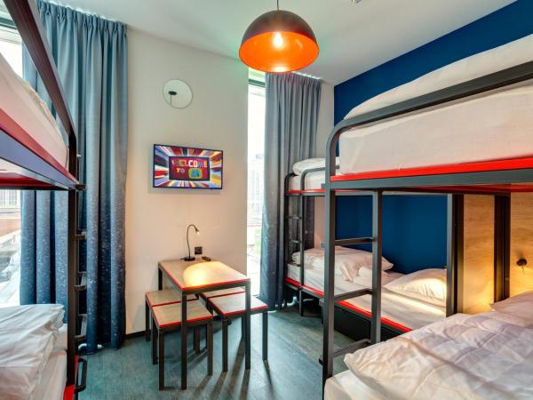 MEININGER Hotel Amsterdam Amstel : photo 1 de la chambre chambre familiale avec 6 lits (lits superposés uniquement)