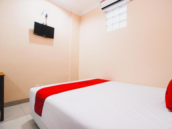 RedDoorz Plus @ Pogung Raya : photo 5 de la chambre chambre double