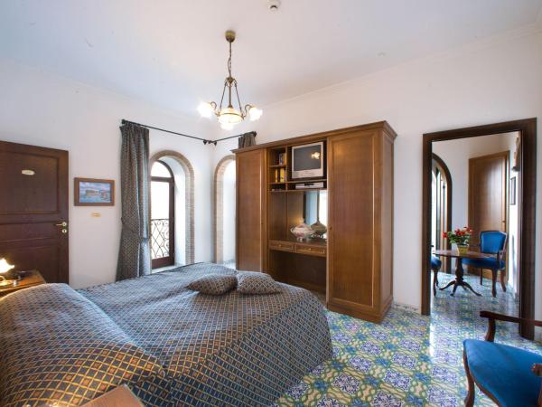 Hotel La Tonnarella : photo 3 de la chambre chambre familiale (2 adultes et 2 enfants)