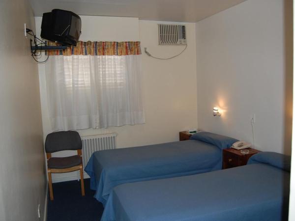 Hotel Puerta del Sol : photo 2 de la chambre chambre triple standard