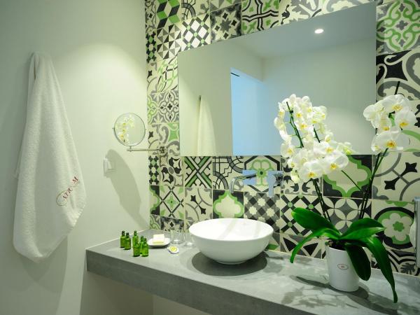 Atrium Ambiance Hotel : photo 5 de la chambre chambre supérieure - vue sur piscine