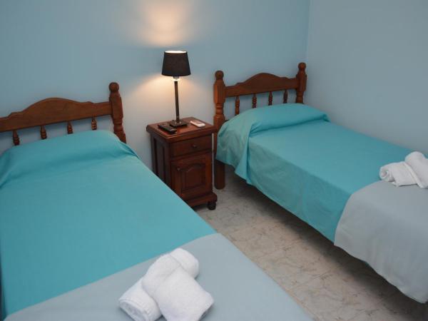 Hotel Isella : photo 6 de la chambre chambre lits jumeaux Économique