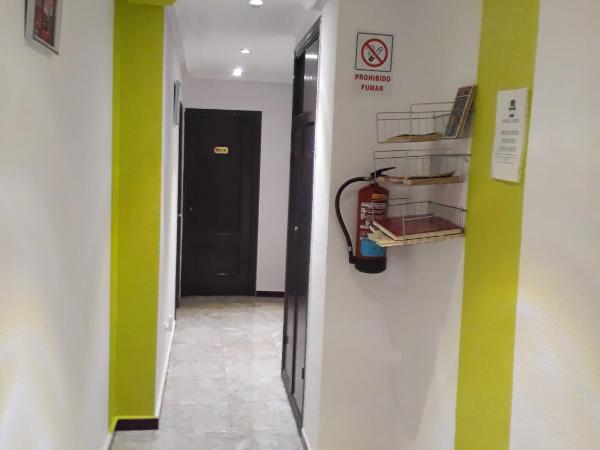 Hostal Mayor : photo 5 de la chambre dortoir pour femmes 8 lits