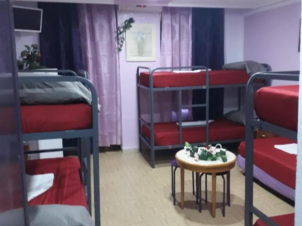 Hostal Mayor : photo 2 de la chambre dortoir pour femmes 8 lits
