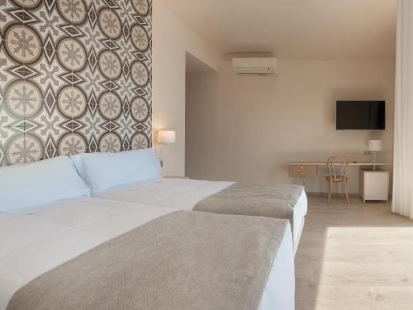 Gastrohotel Boutique RH Canfali : photo 4 de la chambre chambre lits jumeaux avec terrasse - vue sur mer