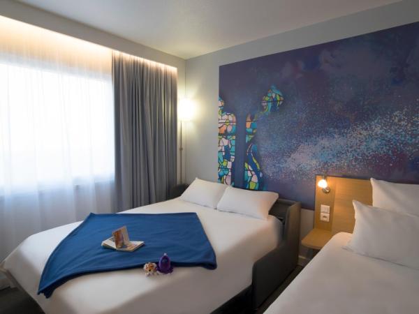 Novotel Chartres : photo 1 de la chambre chambre familiale double confort avec canapé-lit simple