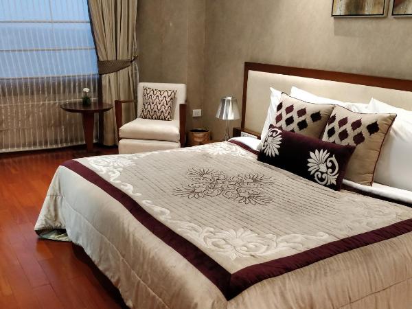 Jaypee Vasant Continental : photo 2 de la chambre superior suite with complimentary one way airport transfer, with 10% discount on food and soft beverages (not on in room dining ), suite lounge amenity coupon (terms and conditions applicable)