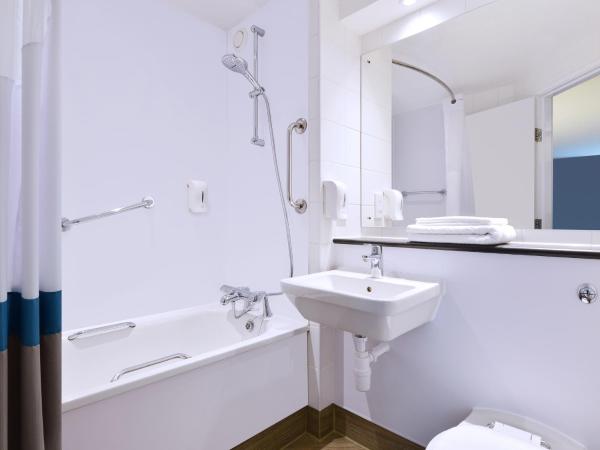 Travelodge Plus Galway : photo 4 de la chambre chambre quadruple supérieure