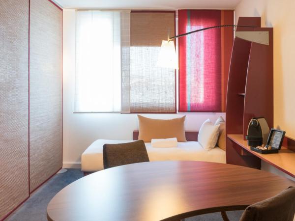 Novotel Suites Reims Centre : photo 2 de la chambre suite supérieure avec 1 lit double et 1 lit simple