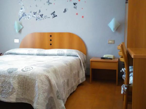 Hotel Tirreno : photo 1 de la chambre chambre double