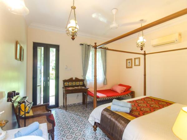 Casugria Dutch Residence 1810 : photo 4 de la chambre chambre lit king-size - vue sur jardin