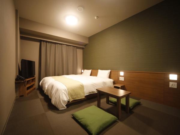 Dormy Inn Osaka Tanimachi : photo 1 de la chambre chambre lits jumeaux avec tatami et douche – non-fumeurs