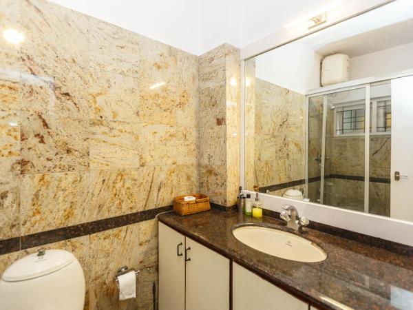 Locul Uptown - Near Bangalore Palace Grounds : photo 6 de la chambre chambre lit queen-size deluxe