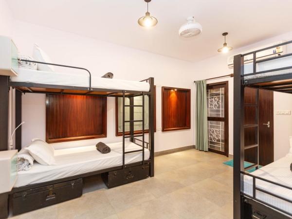 Locul Uptown - Near Bangalore Palace Grounds : photo 2 de la chambre 4 bed ac male only dorm