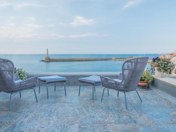 Residenza Vranas Boutique Hotel : photo 1 de la chambre penthouse avec baignoire spa et terrasse - vue sur mer