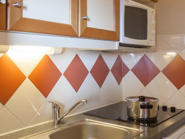 Résidence Pierre & Vacances Les Combes : photo 6 de la chambre appartement 1 chambre (5 personnes)