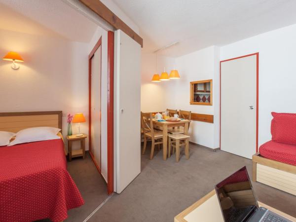 Résidence Pierre & Vacances Les Combes : photo 10 de la chambre appartement 1 chambre (5 personnes)