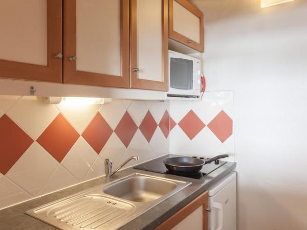 Résidence Pierre & Vacances Les Combes : photo 3 de la chambre appartement 1 chambre (5 personnes)