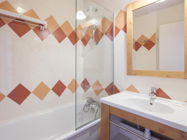 Résidence Pierre & Vacances Les Combes : photo 5 de la chambre appartement 1 chambre (5 personnes)