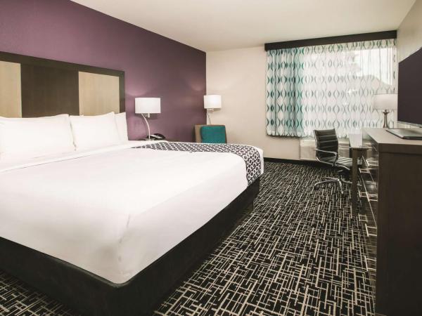 La Quinta by Wyndham Dallas - Richardson : photo 2 de la chambre chambre lit king-size