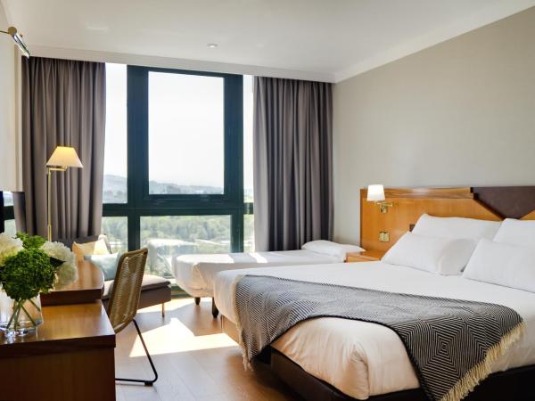 Oca Puerta del Camino Hotel : photo 2 de la chambre chambre triple