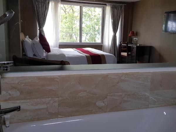 Himalayan Front Hotel by KGH Group : photo 4 de la chambre cottage de luxe - vue sur jungle