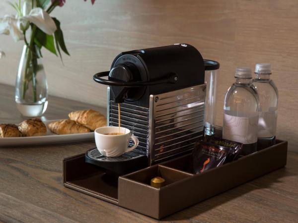 Nobu Hotel Miami Beach : photo 10 de la chambre chambre deluxe avec 2 lits queen-size - vue sur hôtel