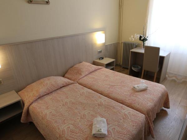 Hotel de La Paix : photo 2 de la chambre chambre double ou lits jumeaux confort 