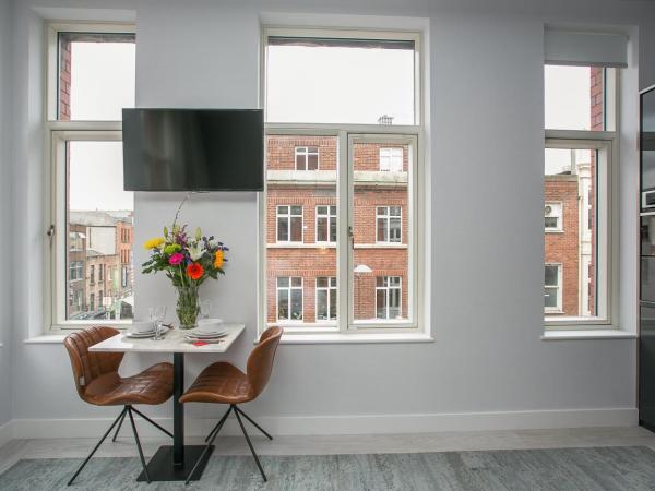 Grafton Street Studios by City Break Apartments : photo 7 de la chambre studio vue sur la ville