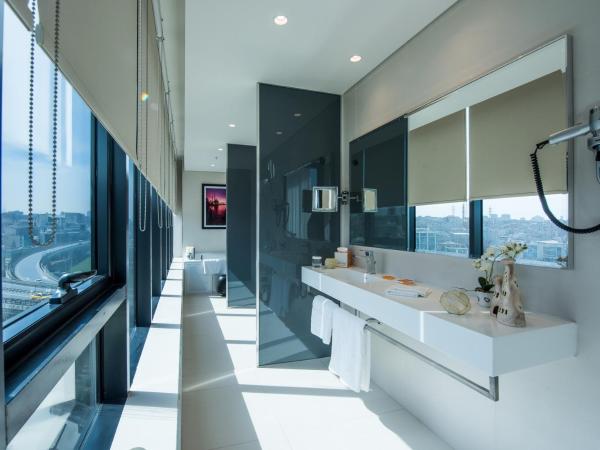 Centro Westside by Rotana : photo 3 de la chambre spacious centro corner suite