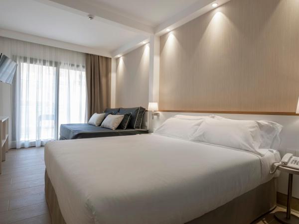 Rosamar Es Blau 4*s - Adults Only : photo 1 de la chambre chambre double standard (3 adultes)