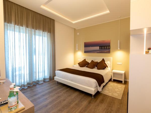 Hotel Aurora : photo 6 de la chambre suite familiale